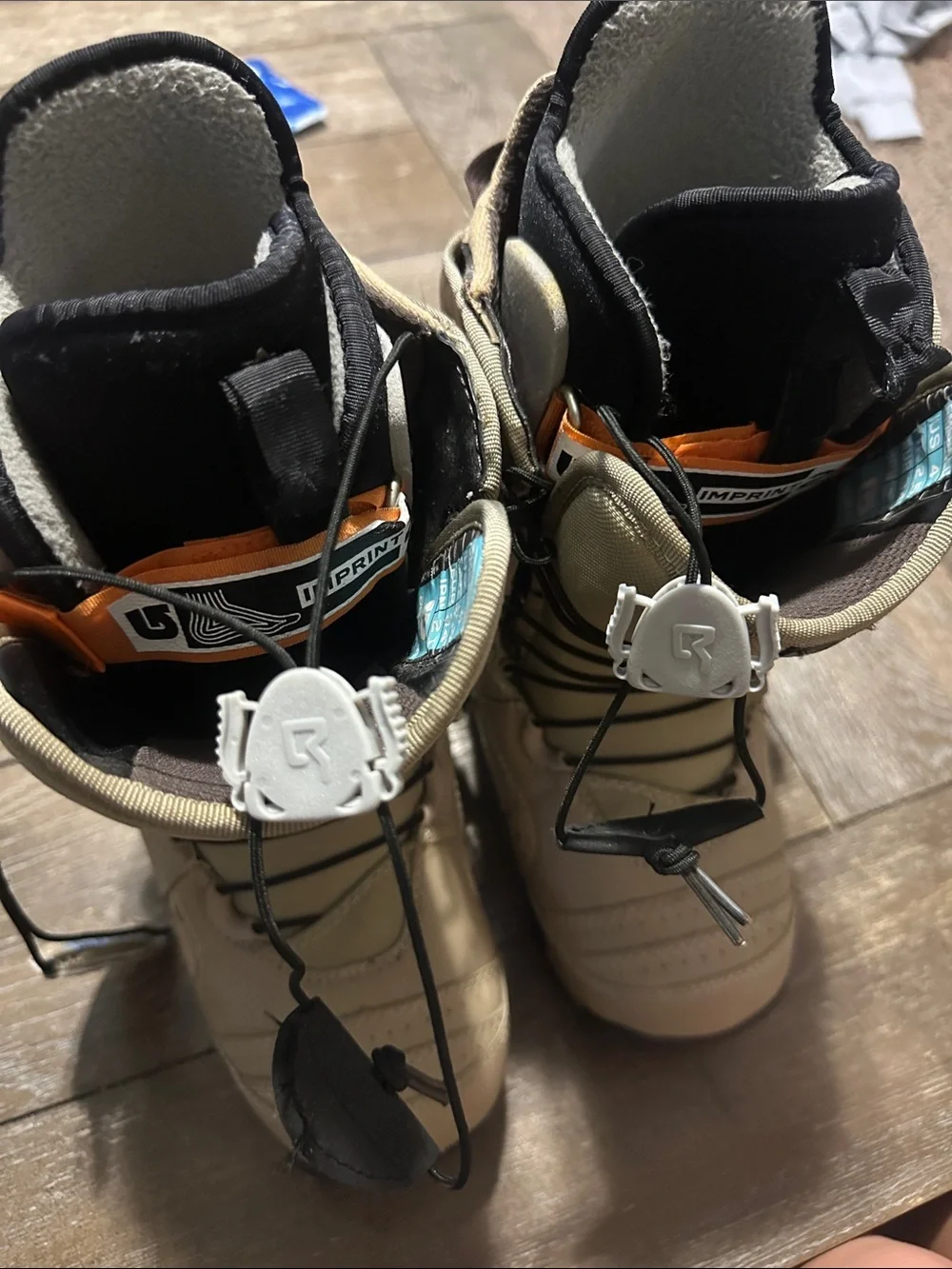 Burton Emerald Snowboard Boots Girls Size 4 Tan LaceUp Winter Snowboarding Boots